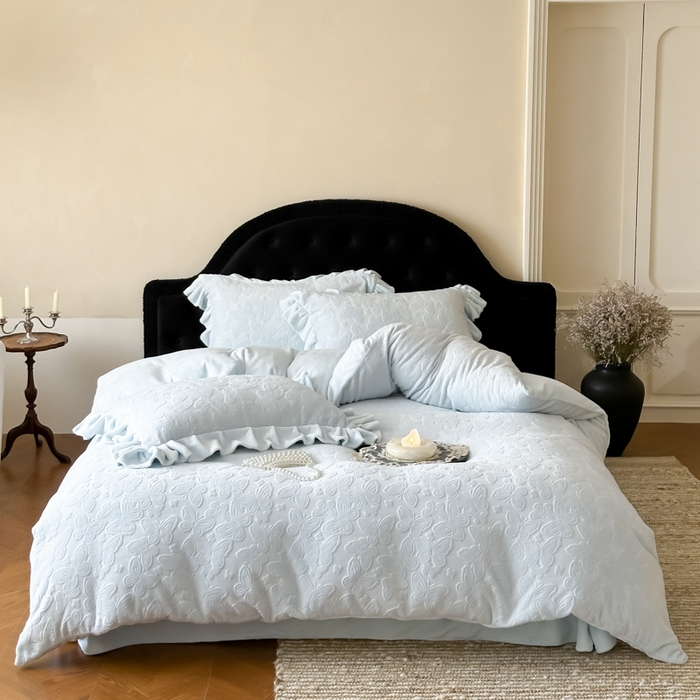 91家纺网 家纺一手货源 找家纺 云栖家居 2025消光加厚纯色立体雕花牛奶绒-又见小蝴蝶（售价劵后：不得低于199元） 又见小蝴蝶-蓝