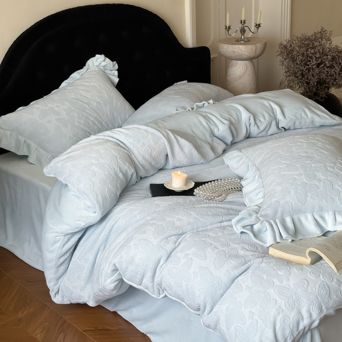 91家纺网 家纺一手货源 找家纺 云栖家居 2025消光加厚纯色立体雕花牛奶绒-又见小蝴蝶（售价劵后：不得低于199元） 又见小蝴蝶-蓝