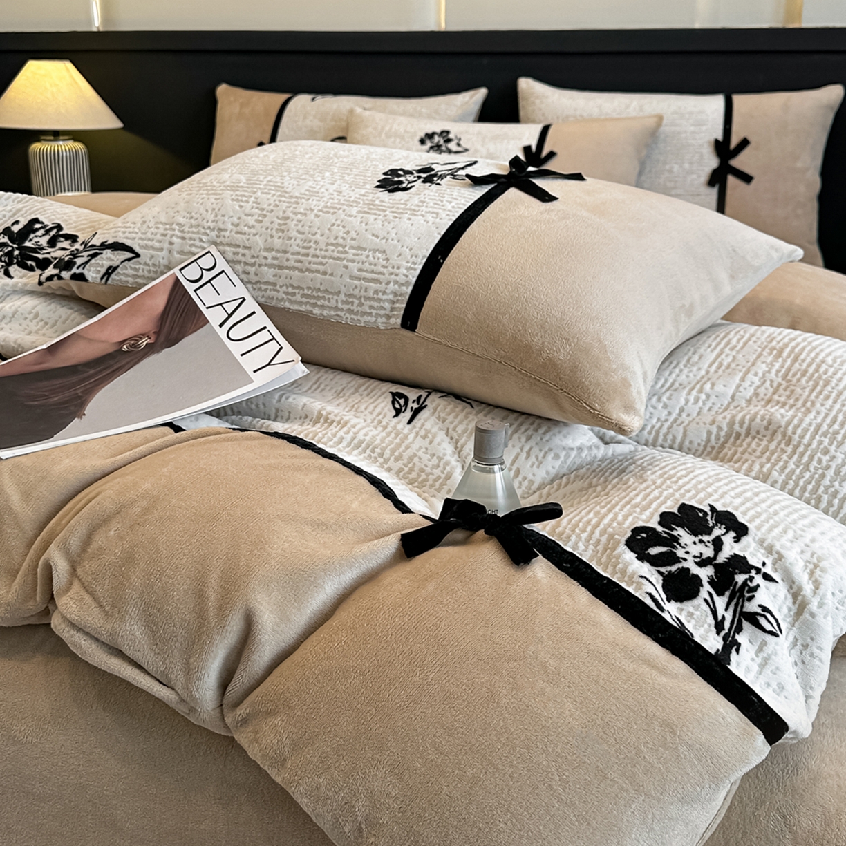 91家纺网 家纺一手货源 找家纺 （总）凯美家居 2025新款A类雕花牛奶绒四件套-美拉德系列