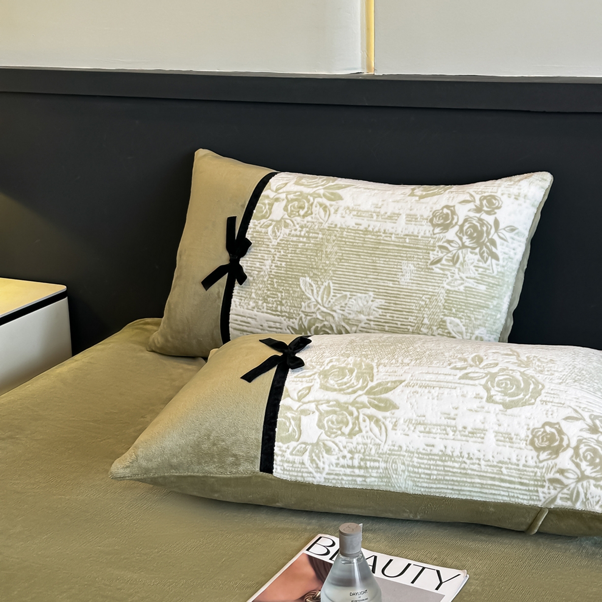 91家纺网 家纺一手货源 找家纺 凯美家居 2025新款A类雕花牛奶绒四件套-美拉德系列 小岛蔷薇 绿