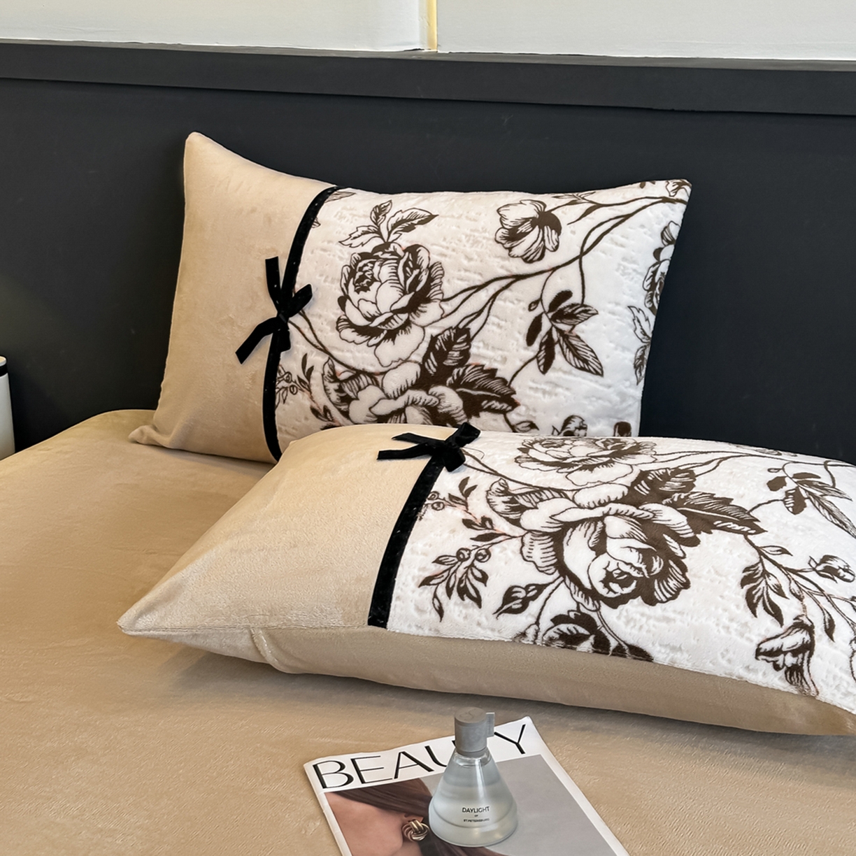 91家纺网 家纺一手货源 找家纺 凯美家居 2025新款A类雕花牛奶绒四件套-美拉德系列 芷岸澜庭