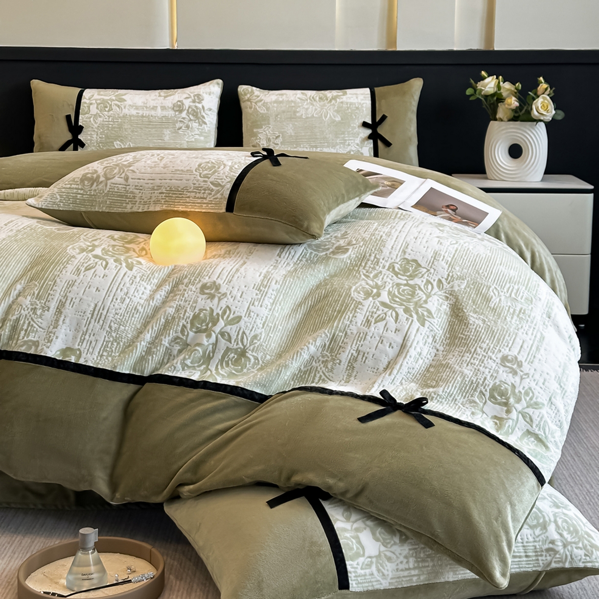 91家纺网 家纺一手货源 找家纺 凯美家居 2025新款A类雕花牛奶绒四件套-美拉德系列 小岛蔷薇 绿