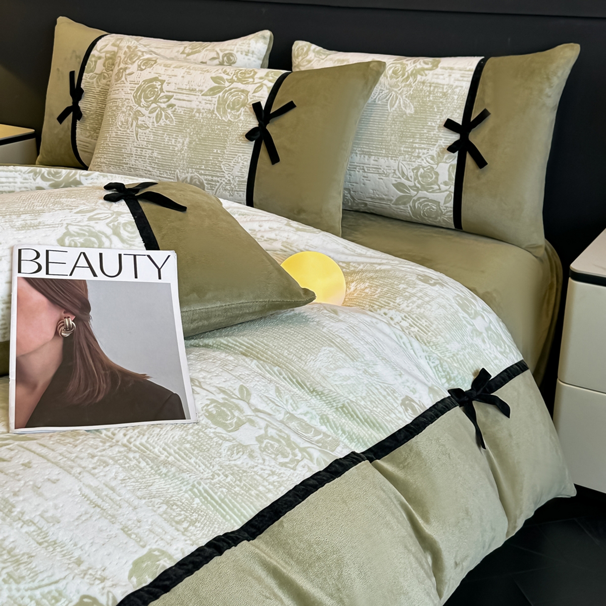 91家纺网 家纺一手货源 找家纺 凯美家居 2025新款A类雕花牛奶绒四件套-美拉德系列 小岛蔷薇 绿