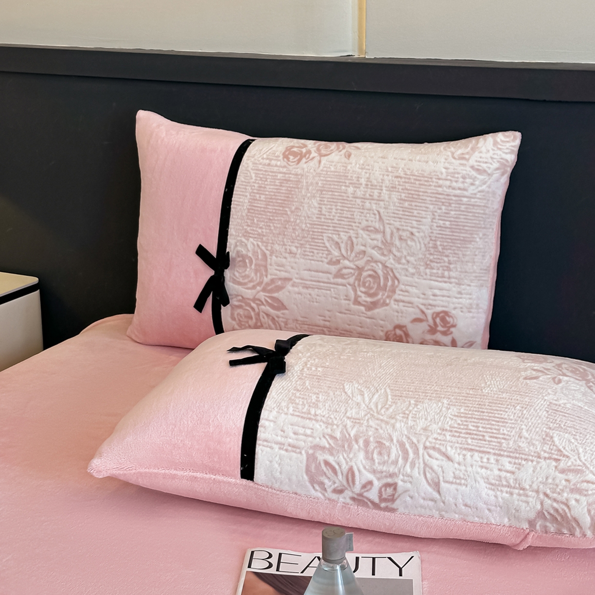 91家纺网 家纺一手货源 找家纺 凯美家居 2025新款A类雕花牛奶绒四件套-美拉德系列 小岛蔷薇 粉