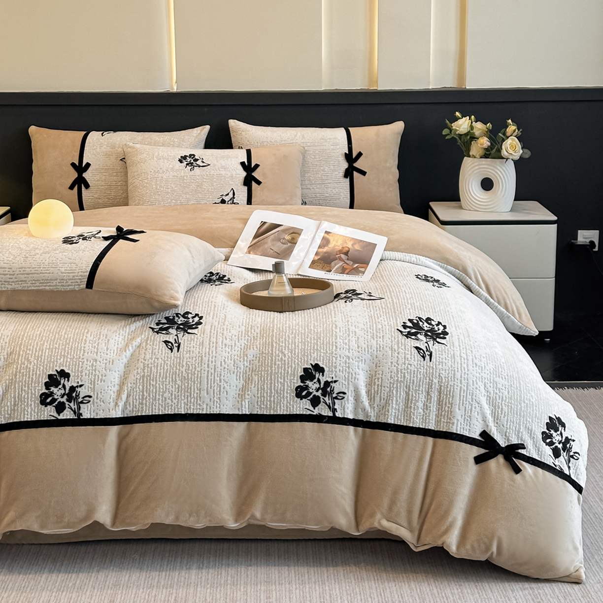 91家纺网 家纺一手货源 找家纺 凯美家居 2025新款A类雕花牛奶绒四件套-美拉德系列 温婉花颜