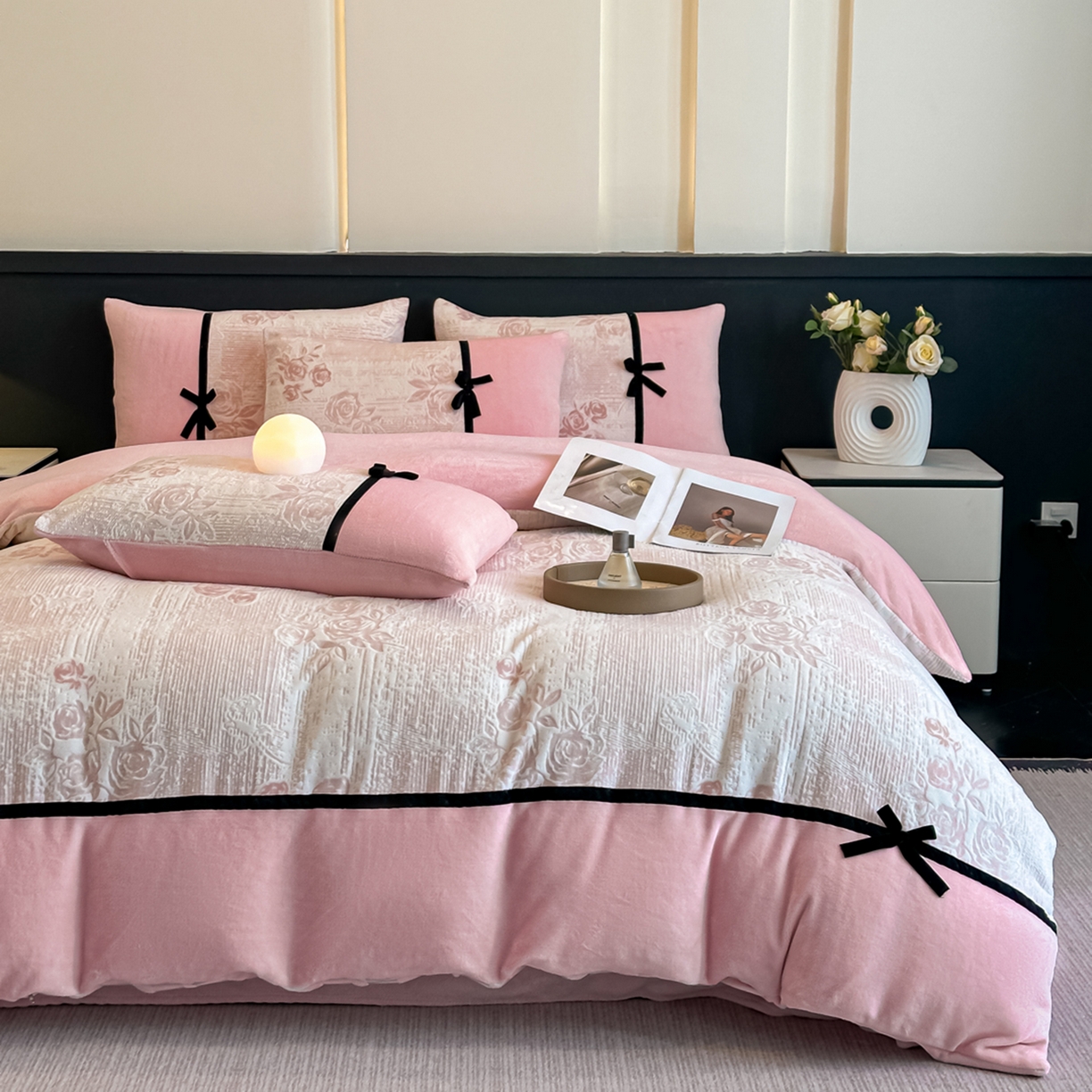 91家纺网 家纺一手货源 找家纺 凯美家居 2025新款A类雕花牛奶绒四件套-美拉德系列 小岛蔷薇 粉