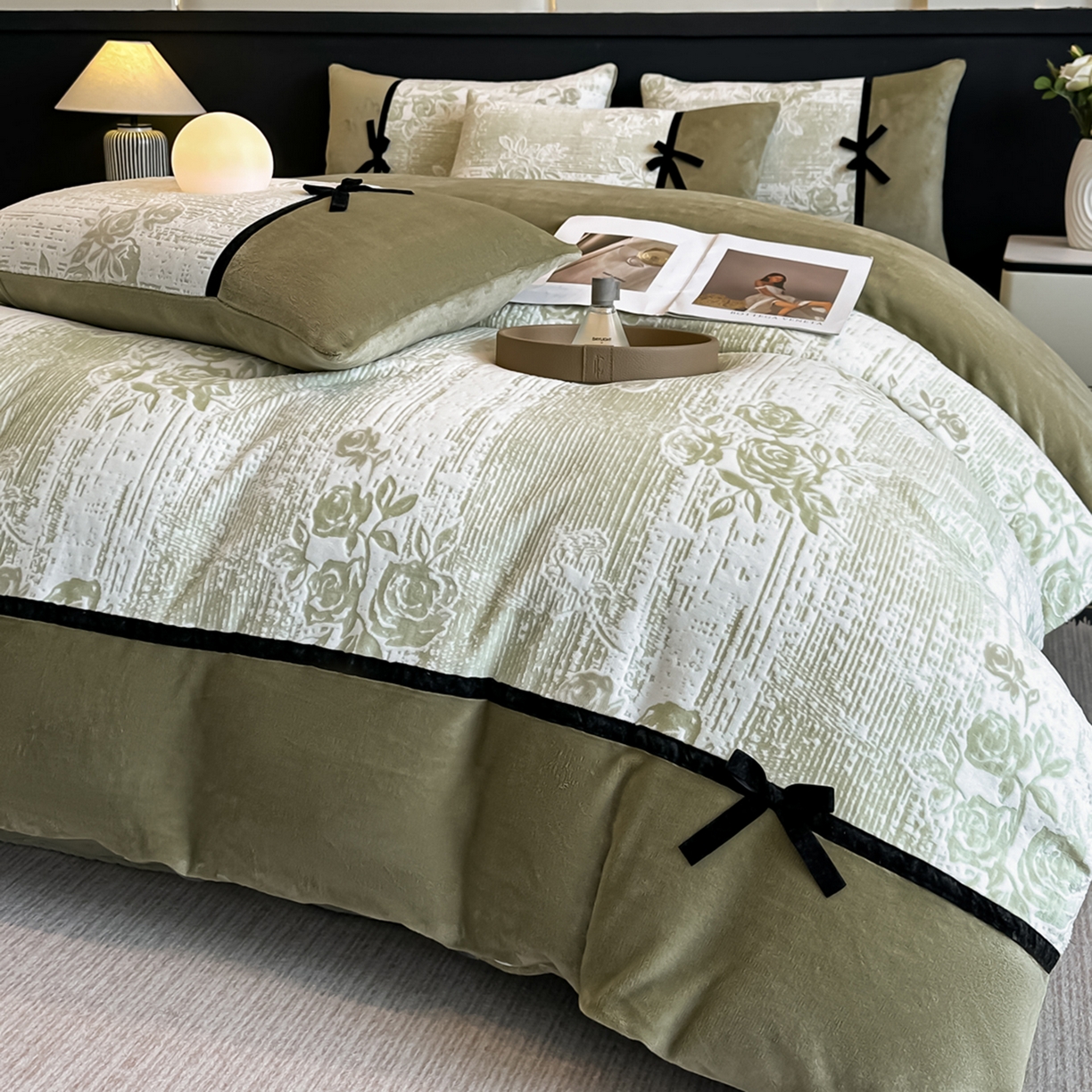 91家纺网 家纺一手货源 找家纺 凯美家居 2025新款A类雕花牛奶绒四件套-美拉德系列 小岛蔷薇 绿