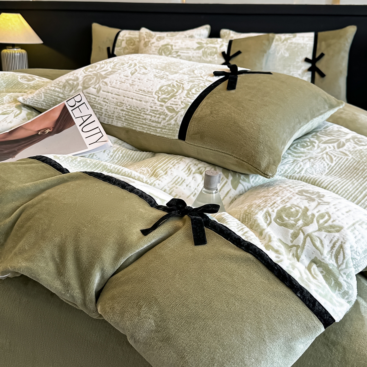 91家纺网 家纺一手货源 找家纺 凯美家居 2025新款A类雕花牛奶绒四件套-美拉德系列 小岛蔷薇 绿