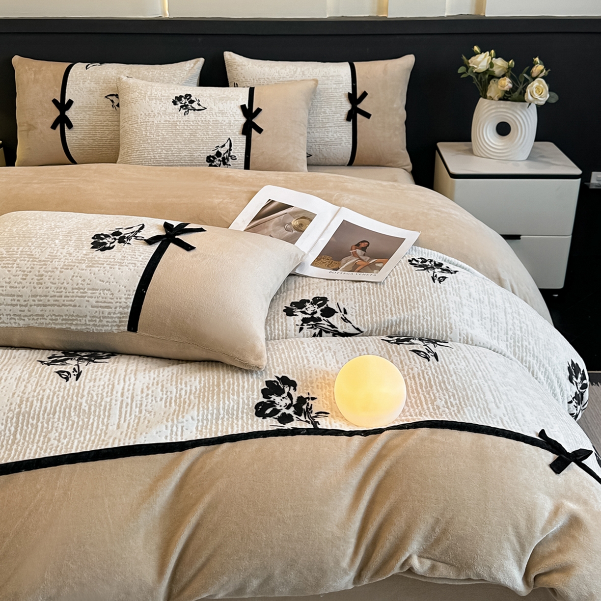 91家纺网 家纺一手货源 找家纺 凯美家居 2025新款A类雕花牛奶绒四件套-美拉德系列 温婉花颜