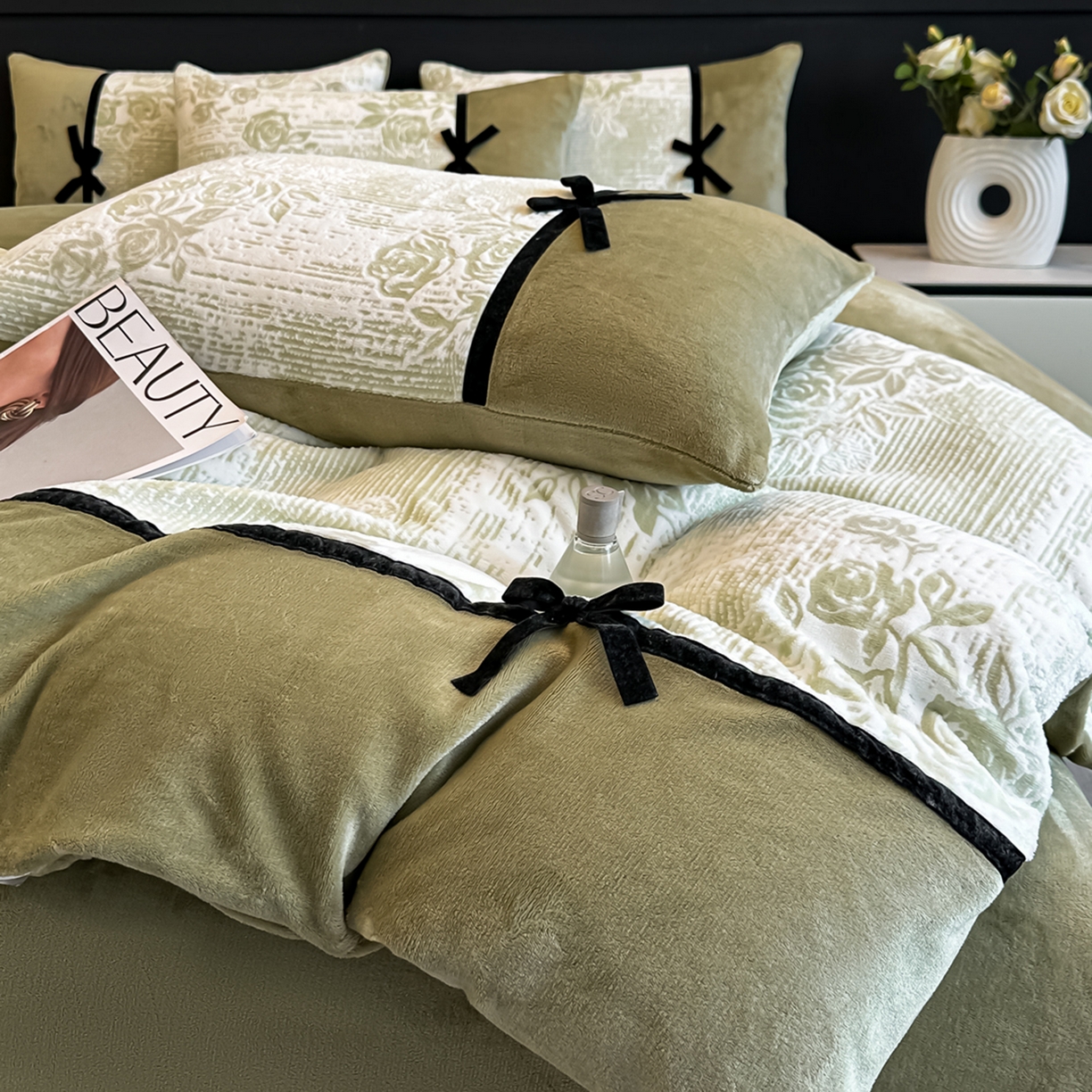 91家纺网 家纺一手货源 找家纺 凯美家居 2025新款A类雕花牛奶绒四件套-美拉德系列 小岛蔷薇 绿