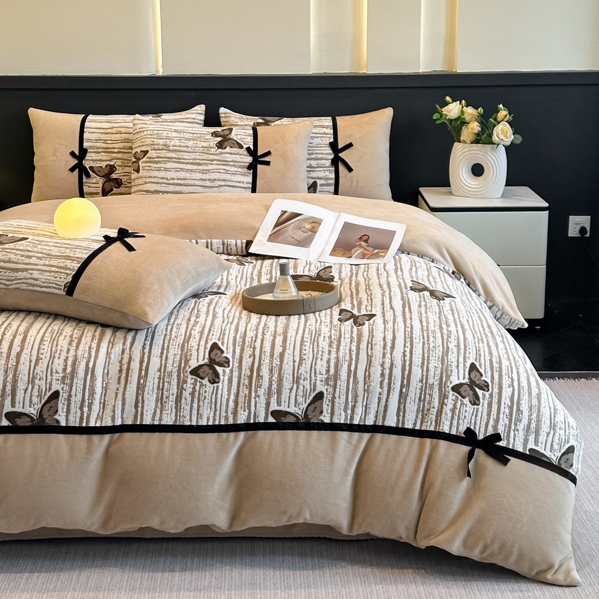 91家纺网 家纺一手货源 找家纺 凯美家居 2025新款A类雕花牛奶绒四件套-美拉德系列 光影蝴蝶