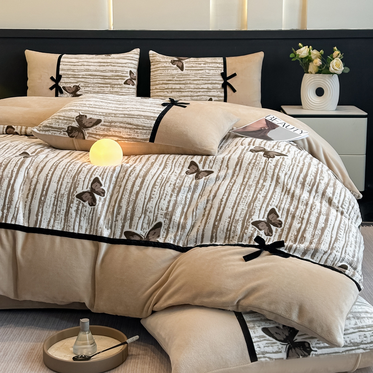 91家纺网 家纺一手货源 找家纺 凯美家居 2025新款A类雕花牛奶绒四件套-美拉德系列 光影蝴蝶