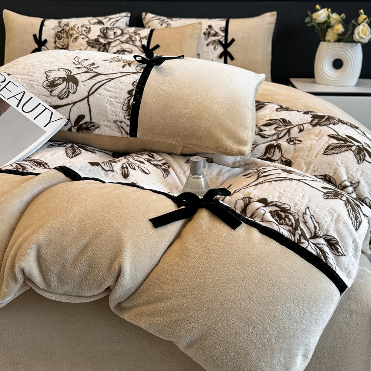 91家纺网 家纺一手货源 找家纺 凯美家居 2025新款A类雕花牛奶绒四件套-美拉德系列 芷岸澜庭