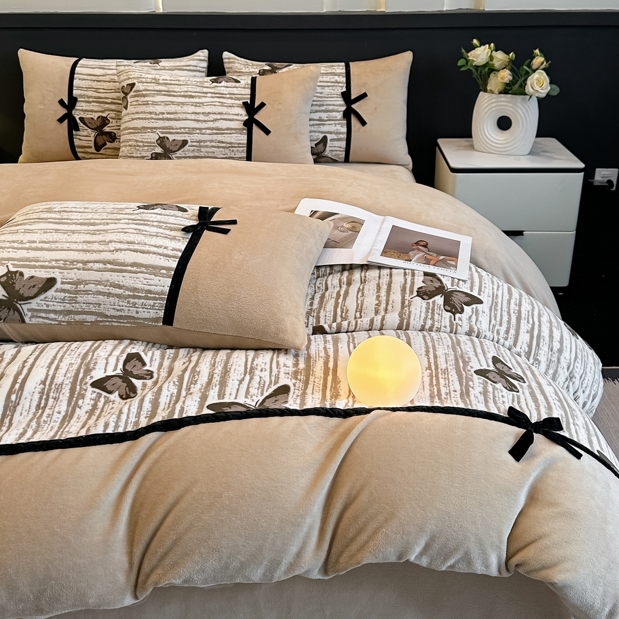 91家纺网 家纺一手货源 找家纺 凯美家居 2025新款A类雕花牛奶绒四件套-美拉德系列 光影蝴蝶