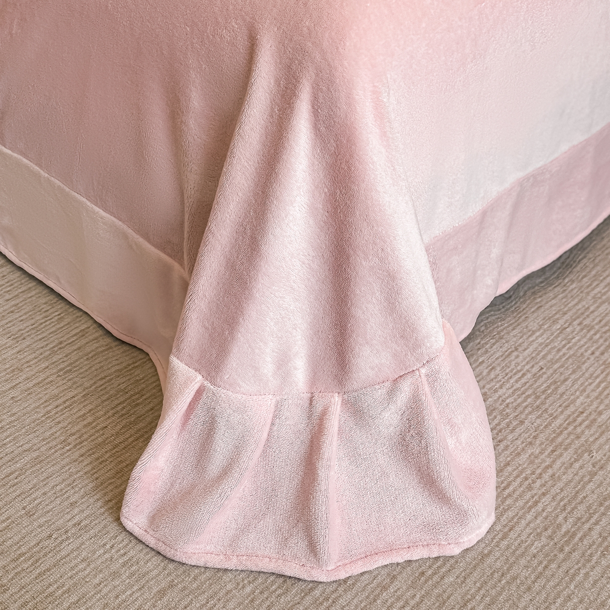 91家纺网 家纺一手货源 找家纺 凯美家居 2025新款A类雕花牛奶绒四件套-美拉德系列 小岛蔷薇 粉