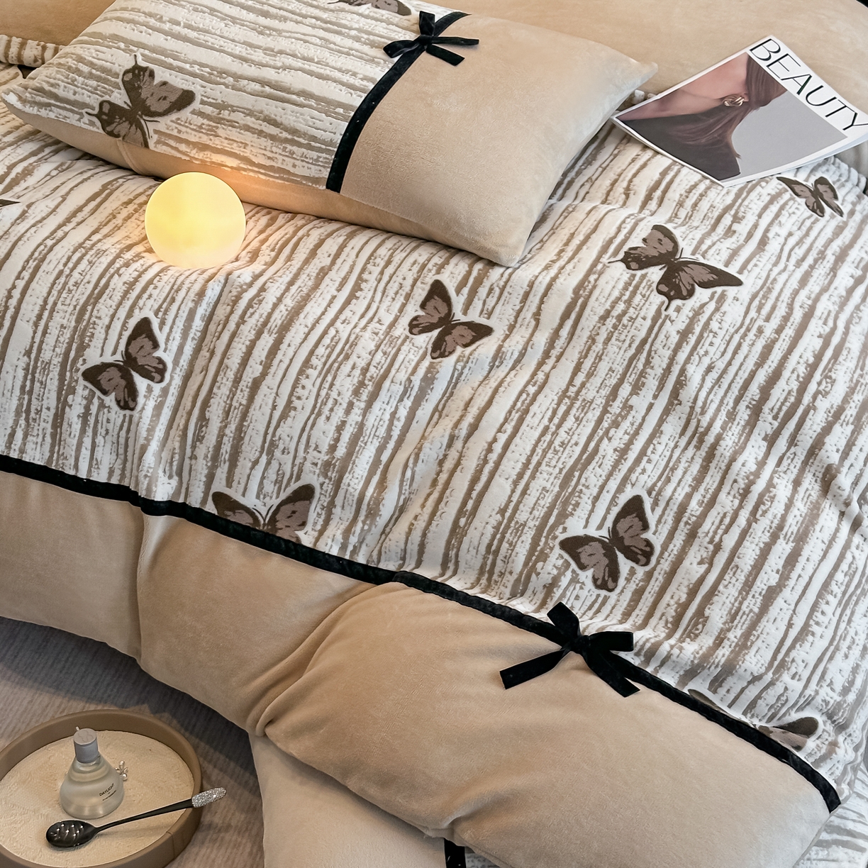 91家纺网 家纺一手货源 找家纺 凯美家居 2025新款A类雕花牛奶绒四件套-美拉德系列 光影蝴蝶