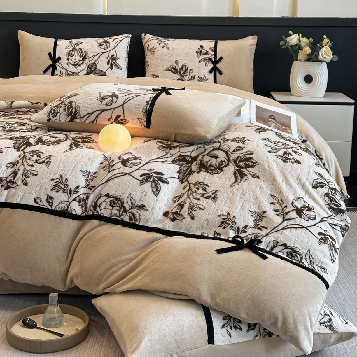 91家纺网 家纺一手货源 找家纺 凯美家居 2025新款A类雕花牛奶绒四件套-美拉德系列 芷岸澜庭