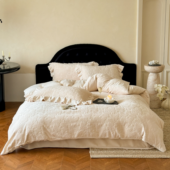 91家纺网 家纺一手货源 找家纺 云栖家居 2025消光加厚纯色立体雕花牛奶绒-又见小蝴蝶（售价劵后：不得低于199元） 又见小蝴蝶-香槟