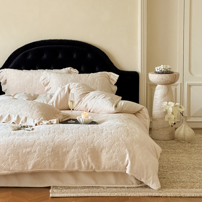 91家纺网 家纺一手货源 找家纺 云栖家居 2025消光加厚纯色立体雕花牛奶绒-又见小蝴蝶（售价劵后：不得低于199元） 又见小蝴蝶-香槟