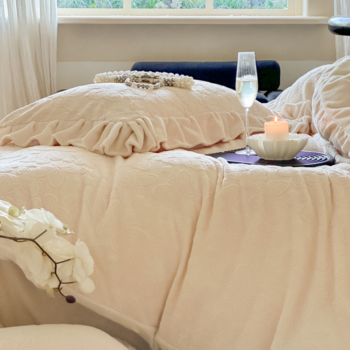 91家纺网 家纺一手货源 找家纺 云栖家居 2025消光加厚纯色立体雕花牛奶绒-又见小蝴蝶（售价劵后：不得低于199元） 又见小蝴蝶-香槟