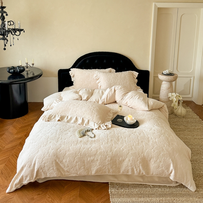 91家纺网 家纺一手货源 找家纺 云栖家居 2025消光加厚纯色立体雕花牛奶绒-又见小蝴蝶（售价劵后：不得低于199元） 又见小蝴蝶-香槟