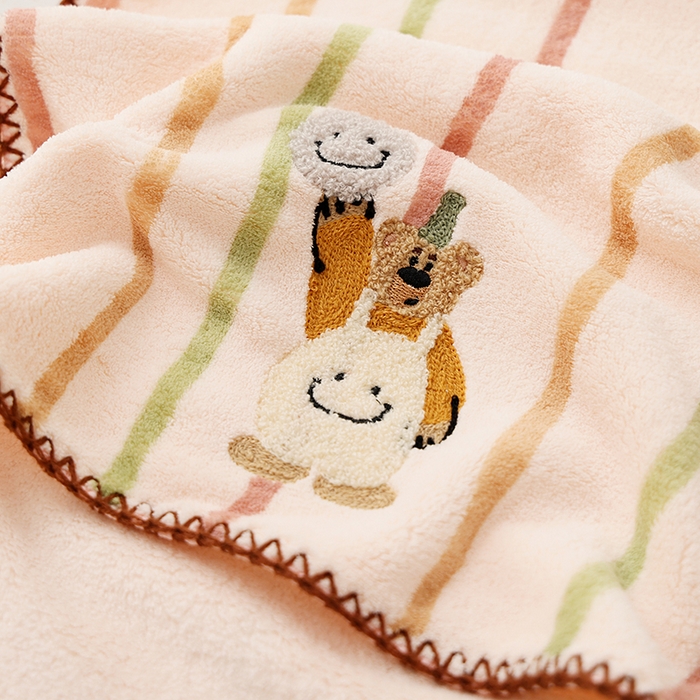 91家纺网 家纺一手货源 找家纺 朴尔家纺-毛巾被 2025新款毛巾绣勾边AB版珊瑚绒速吸速干毛巾浴巾 背带熊-粉毛巾 35x75cm毛巾