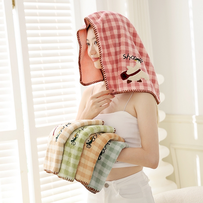 91家纺网 家纺一手货源 找家纺 （总）朴尔家纺-毛巾被 2025新款毛巾绣勾边小格快乐鸭AB版珊瑚绒速吸速干毛巾