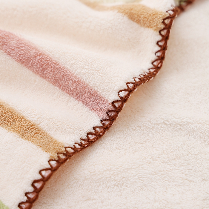 91家纺网 家纺一手货源 找家纺 朴尔家纺-毛巾被 2025新款毛巾绣勾边AB版珊瑚绒速吸速干毛巾浴巾 背带熊-粉浴巾 35x75cm毛巾