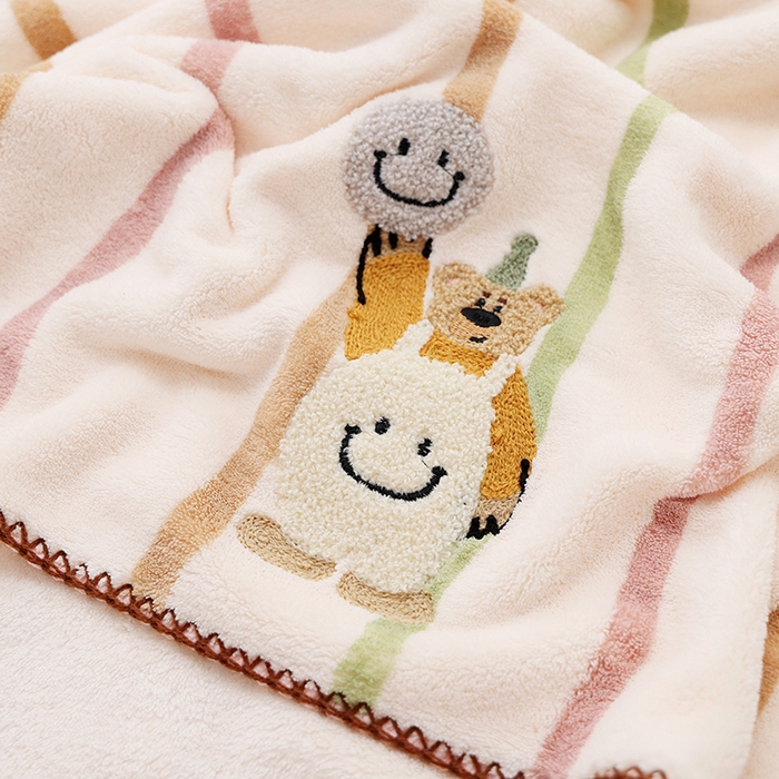 91家纺网 家纺一手货源 找家纺 朴尔家纺-毛巾被 2025新款毛巾绣勾边AB版珊瑚绒速吸速干毛巾浴巾 背带熊-粉浴巾 35x75cm毛巾