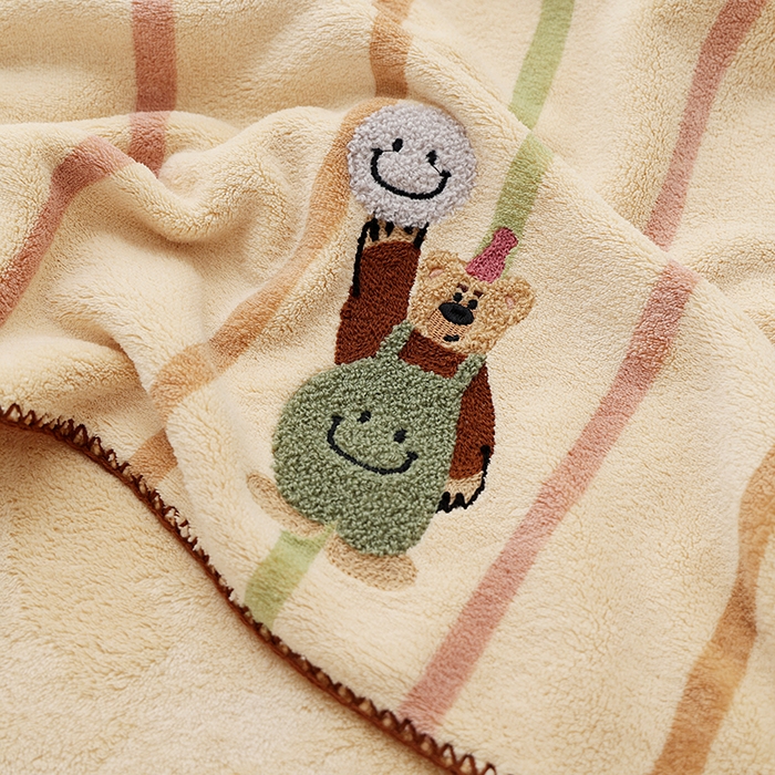 91家纺网 家纺一手货源 找家纺 朴尔家纺-毛巾被 2025新款毛巾绣勾边AB版珊瑚绒速吸速干毛巾浴巾 背带熊-咖浴巾 35x75cm毛巾
