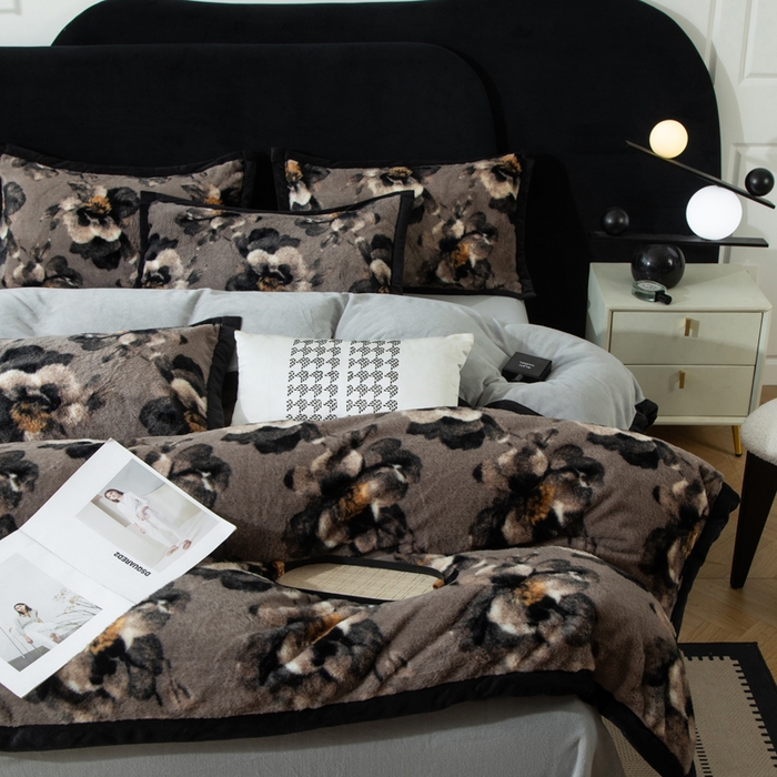 91家纺网 家纺一手货源 找家纺 （总）库里梦家纺 2025网红直播热款10公分包边兔毛牛奶绒印花四件套-包边款