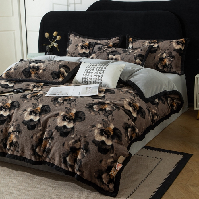 91家纺网 家纺一手货源 找家纺 库里梦家纺 2025网红直播热款10公分包边兔毛牛奶绒印花四件套-包边款 百合-卡其-包边款