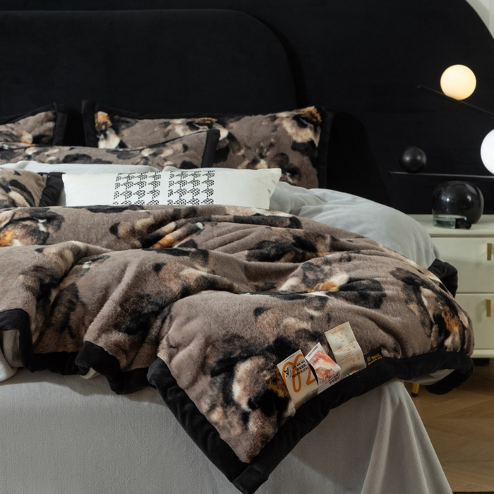 91家纺网 家纺一手货源 找家纺 库里梦家纺 2025网红直播热款10公分包边兔毛牛奶绒印花四件套-包边款 百合-卡其-包边款