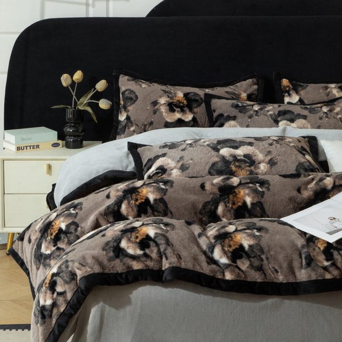 91家纺网 家纺一手货源 找家纺 库里梦家纺 2025网红直播热款10公分包边兔毛牛奶绒印花四件套-包边款 百合-卡其-包边款