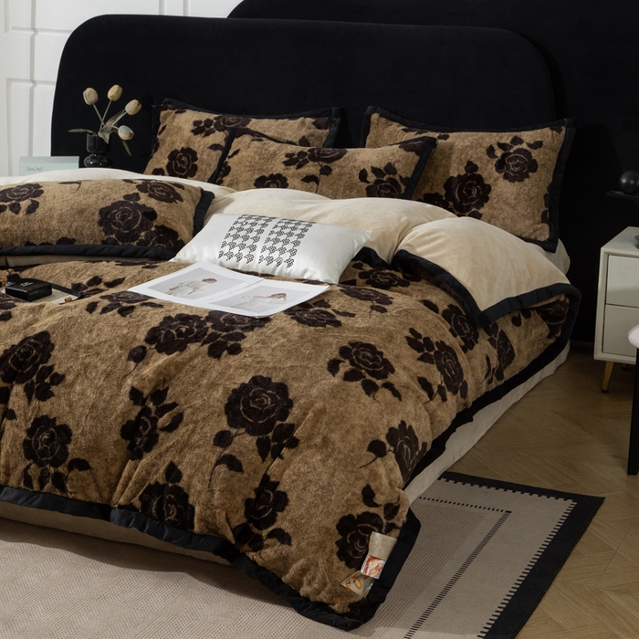 91家纺网 家纺一手货源 找家纺 库里梦家纺 2025网红直播热款10公分包边兔毛牛奶绒印花四件套-包边款 黑玫瑰-咖-包边款