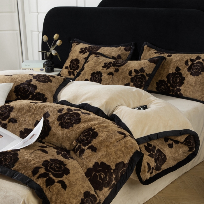 91家纺网 家纺一手货源 找家纺 库里梦家纺 2025网红直播热款10公分包边兔毛牛奶绒印花四件套-包边款 黑玫瑰-咖-包边款