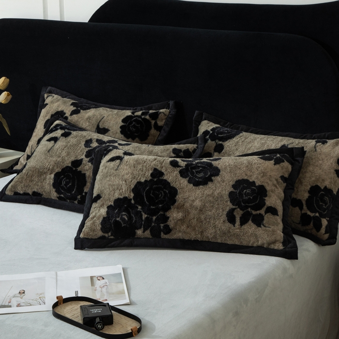 91家纺网 家纺一手货源 找家纺 库里梦家纺 2025网红直播热款10公分包边兔毛牛奶绒印花四件套-包边款 黑玫瑰-卡其-包边款