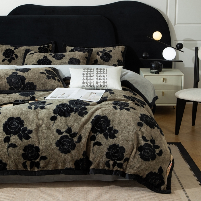 91家纺网 家纺一手货源 找家纺 库里梦家纺 2025网红直播热款10公分包边兔毛牛奶绒印花四件套-包边款 黑玫瑰-卡其-包边款