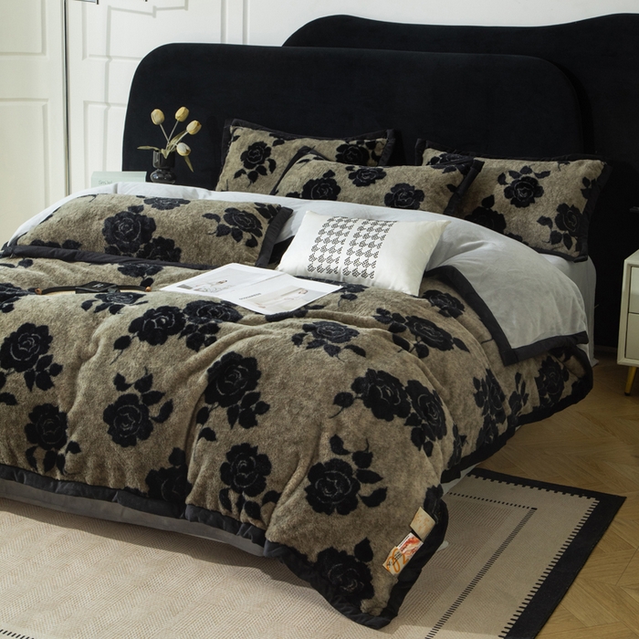 91家纺网 家纺一手货源 找家纺 库里梦家纺 2025网红直播热款10公分包边兔毛牛奶绒印花四件套-包边款 黑玫瑰-卡其-包边款