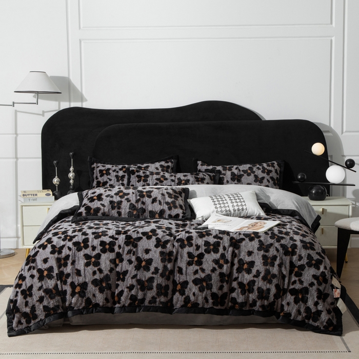 91家纺网 家纺一手货源 找家纺 库里梦家纺 2025网红直播热款10公分包边兔毛牛奶绒印花四件套-包边款 蝴蝶梦-灰-包边款