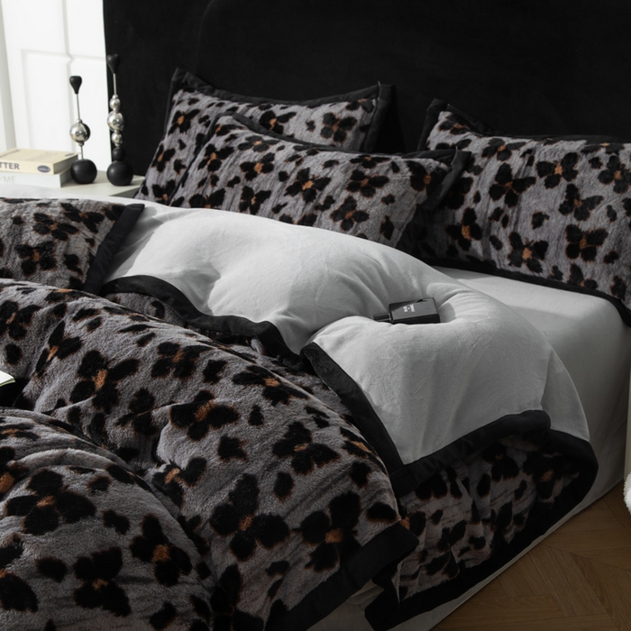 91家纺网 家纺一手货源 找家纺 库里梦家纺 2025网红直播热款10公分包边兔毛牛奶绒印花四件套-包边款 蝴蝶梦-灰-包边款