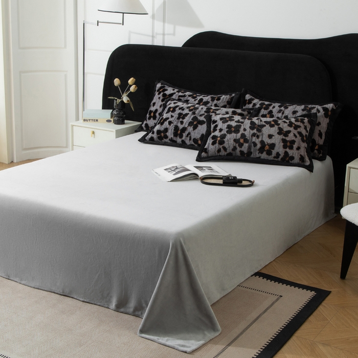 91家纺网 家纺一手货源 找家纺 库里梦家纺 2025网红直播热款10公分包边兔毛牛奶绒印花四件套-包边款 蝴蝶梦-灰-包边款