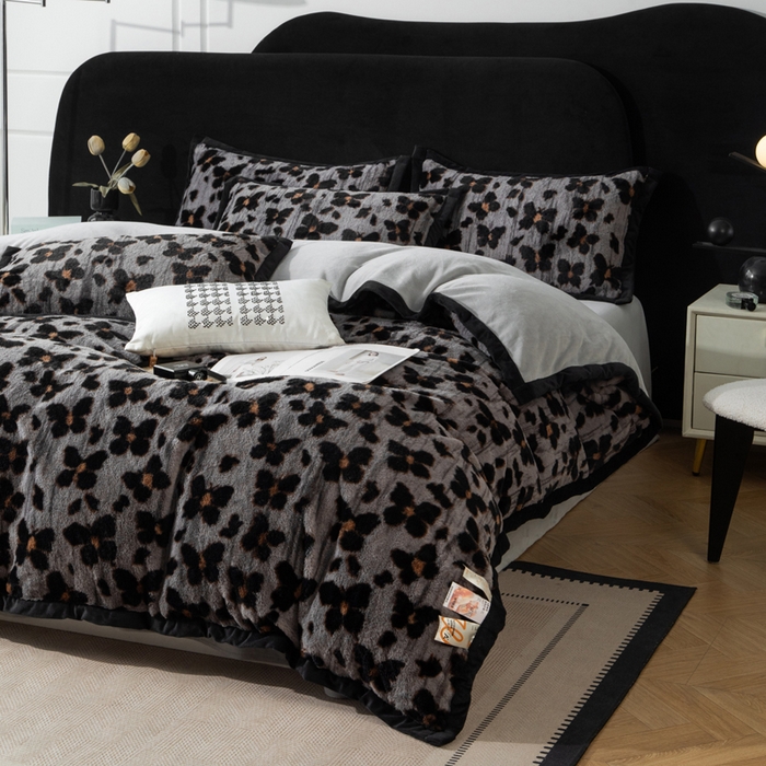 91家纺网 家纺一手货源 找家纺 库里梦家纺 2025网红直播热款10公分包边兔毛牛奶绒印花四件套-包边款 蝴蝶梦-灰-包边款