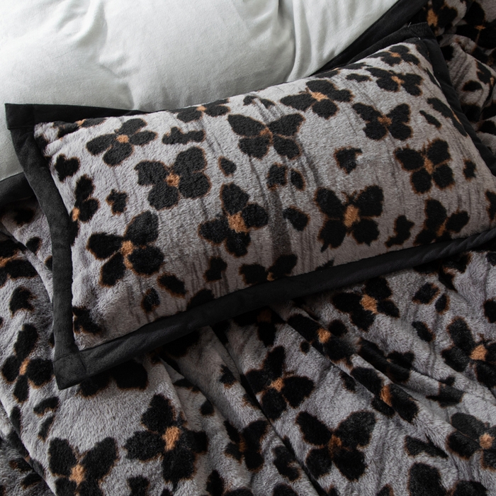 91家纺网 家纺一手货源 找家纺 库里梦家纺 2025网红直播热款10公分包边兔毛牛奶绒印花四件套-包边款 蝴蝶梦-灰-包边款