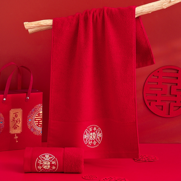 91家纺网 家纺一手货源 找家纺 （总）朴尔家纺-毛巾被 2025新款全棉纯棉红色系喜庆婚庆伴手礼新婚回礼绣花毛巾-场景一