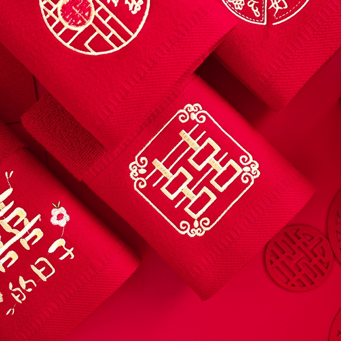 91家纺网 家纺一手货源 找家纺 朴尔家纺-毛巾被 2025新款全棉纯棉红色系喜庆婚庆伴手礼新婚回礼绣花毛巾-场景一 组合图仅供展示不可下单 35x75cm毛巾