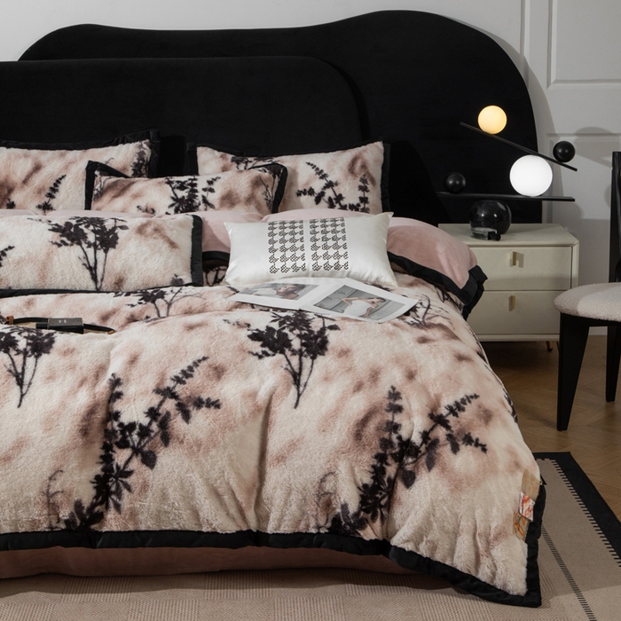 91家纺网 家纺一手货源 找家纺 库里梦家纺 2025网红直播热款10公分包边兔毛牛奶绒印花四件套-包边款 诛仙草-粉-包边款