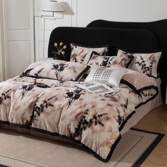 91家纺网 家纺一手货源 找家纺 库里梦家纺 2025网红直播热款10公分包边兔毛牛奶绒印花四件套-包边款 诛仙草-粉-包边款