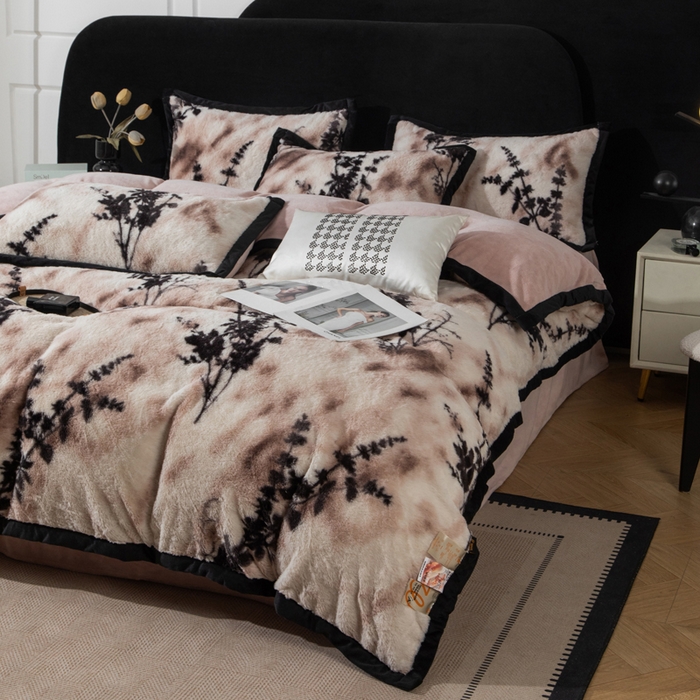 91家纺网 家纺一手货源 找家纺 库里梦家纺 2025网红直播热款10公分包边兔毛牛奶绒印花四件套-包边款 诛仙草-粉-包边款