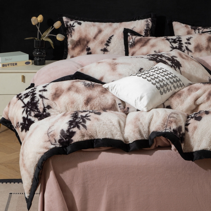 91家纺网 家纺一手货源 找家纺 库里梦家纺 2025网红直播热款10公分包边兔毛牛奶绒印花四件套-包边款 诛仙草-粉-包边款